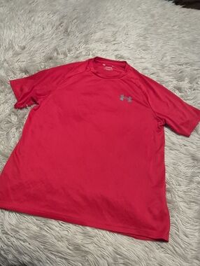 Under Armour Red Short Sleeve Tee